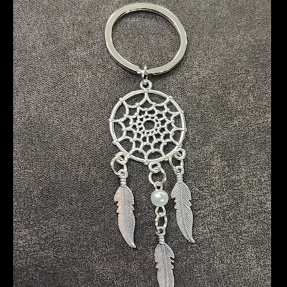 Silver & Pearl Dreamcatcher Keychain - Picture 2 of 2